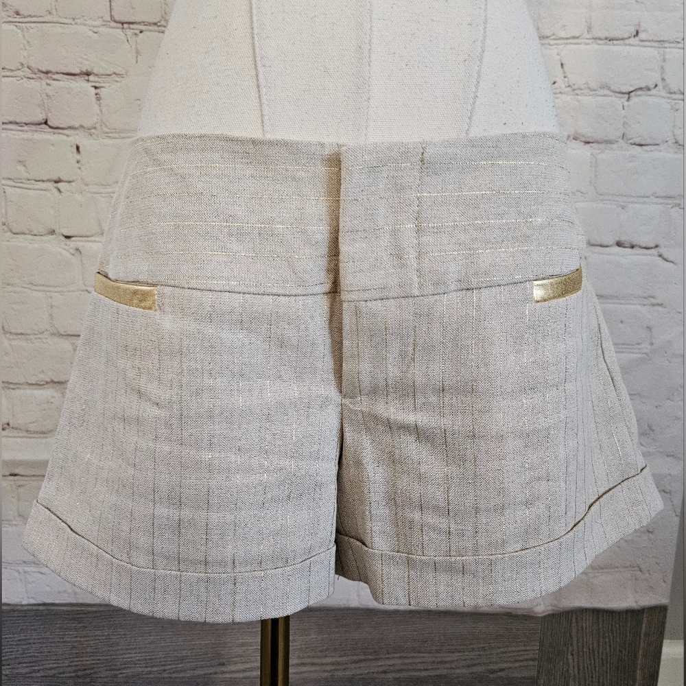 Alice + Olivia Cream and Gold Women Shorts